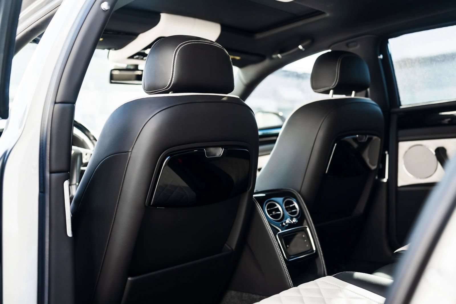 Used 2017 Bentley Flying Spur S V8 AWD/4WD image 35