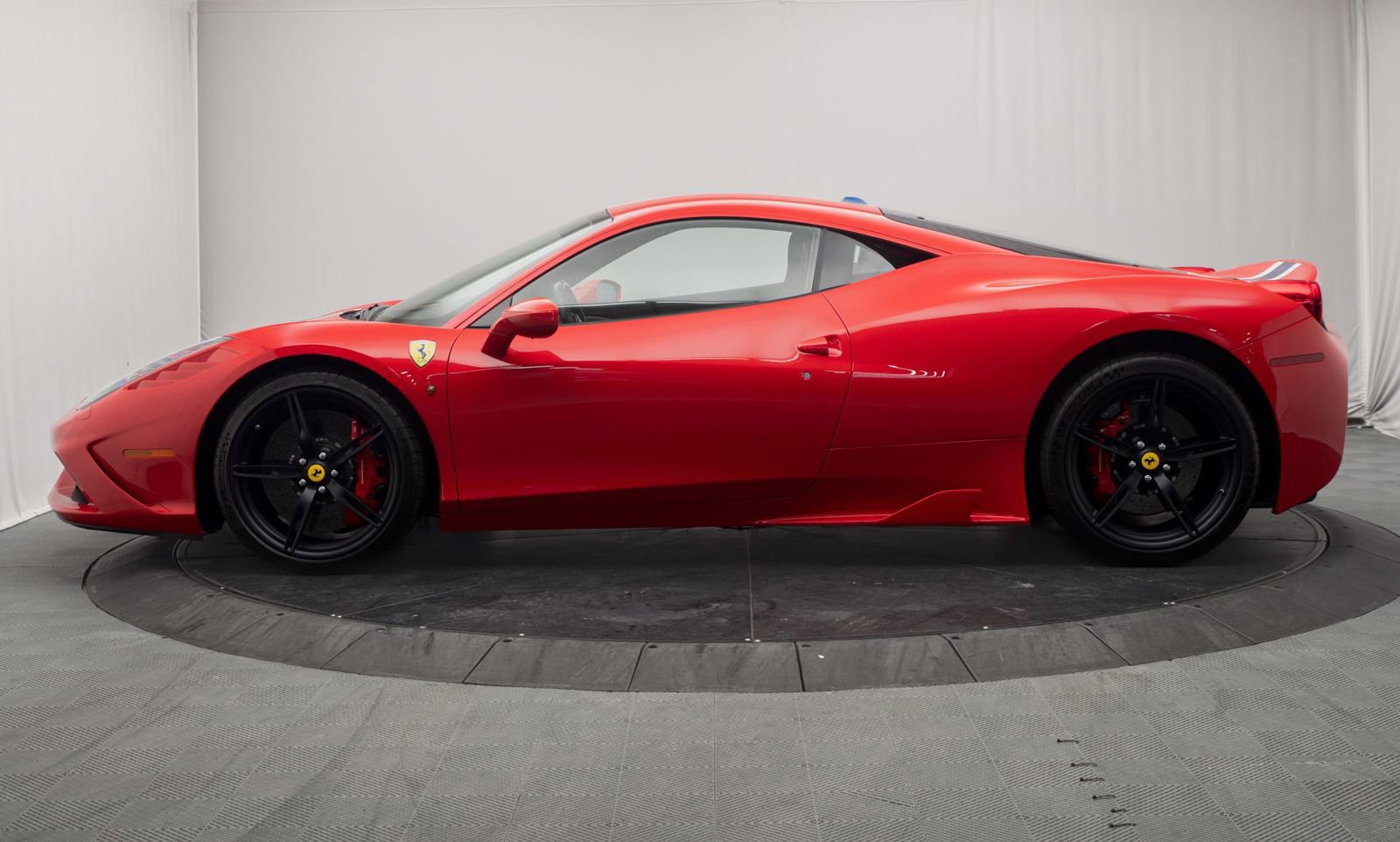 Used 2015 Ferrari 458 Speciale Coupe RWD image 6