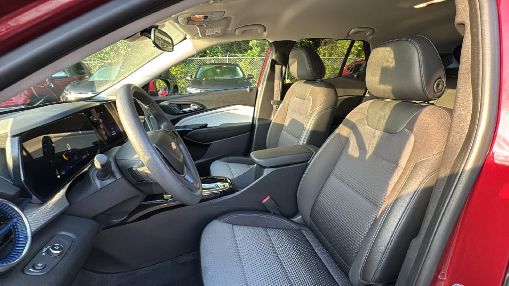 Used 2025 Chevrolet Trax LT FWD image 10