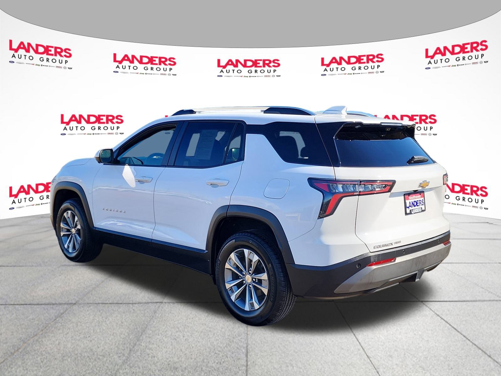 Used 2025 Chevrolet Equinox LT w/ Convenience Package II image 5