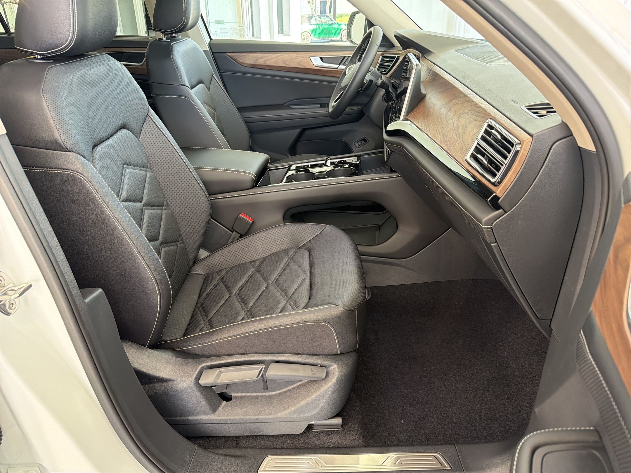 New 2026 Volkswagen Atlas SE FWD image 30