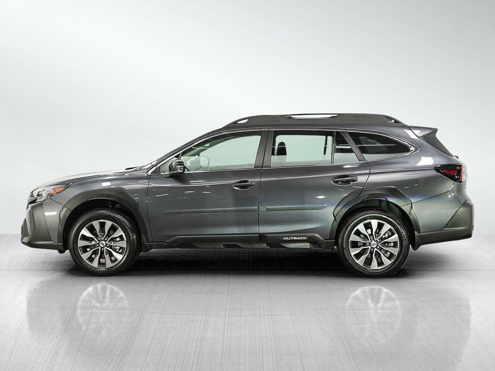 Used 2025 Subaru Outback Limited AWD/4WD image 2