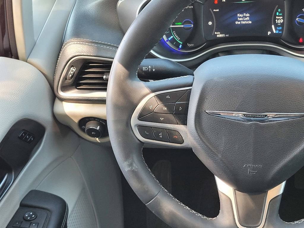 Used 2024 Chrysler Pacifica Select image 12