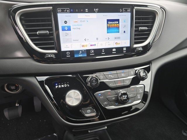 New 2025 Chrysler Voyager LX image 32