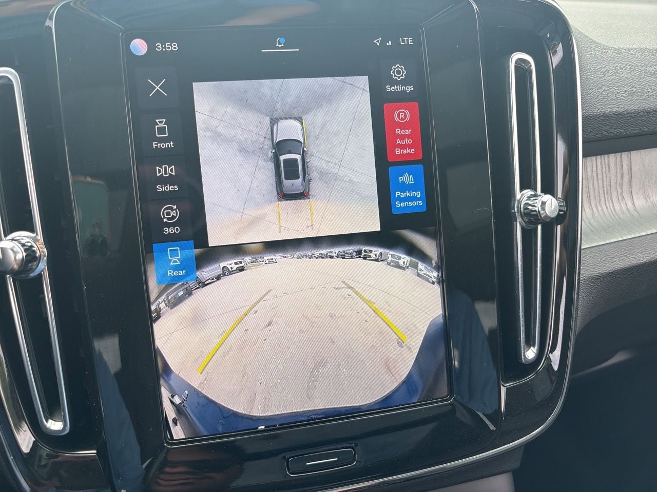 Certified 2025 Volvo XC40 B5 Plus AWD/4WD image 21