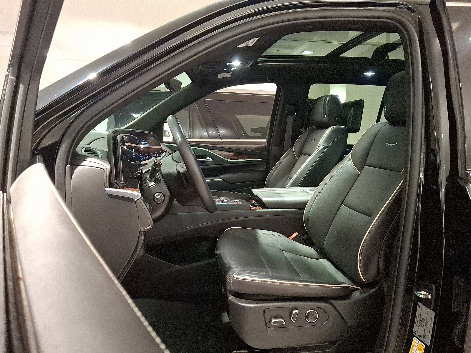 Certified 2023 Cadillac Escalade Premium Luxury image 15