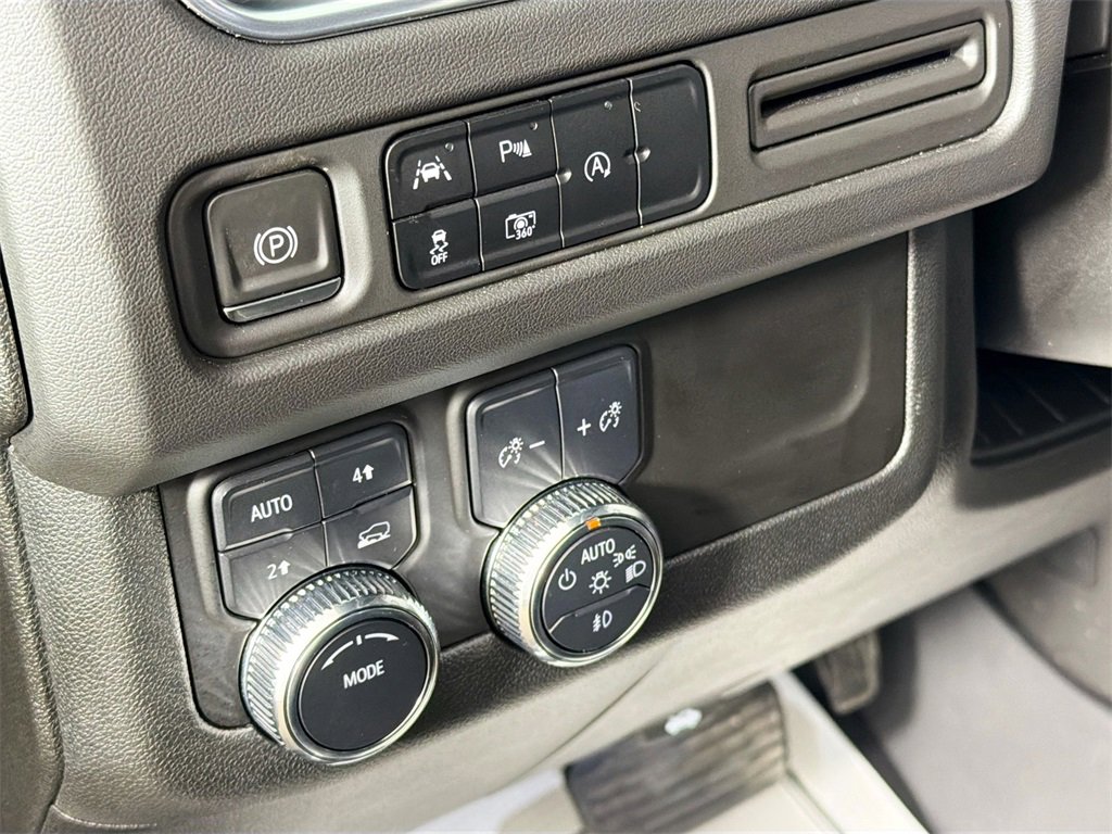 Used 2024 GMC Yukon SLT image 10