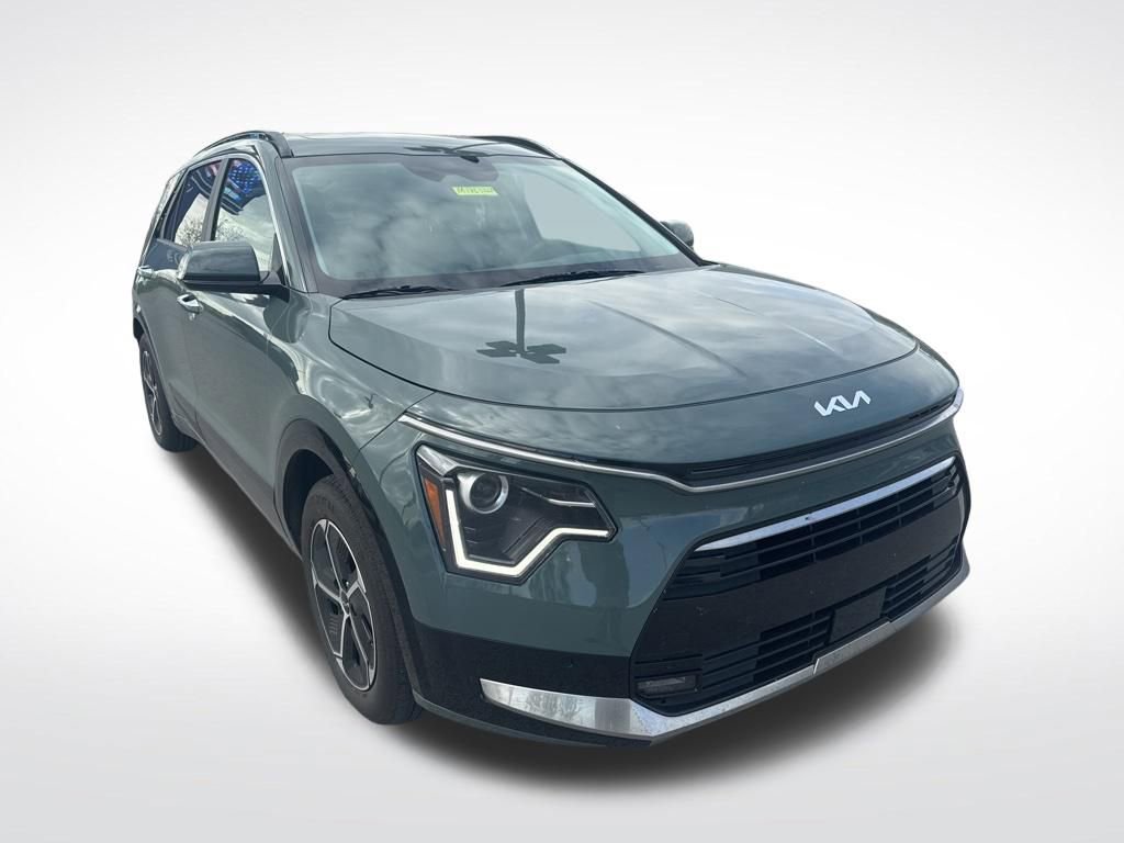 Certified 2025 Kia Niro SX image 1