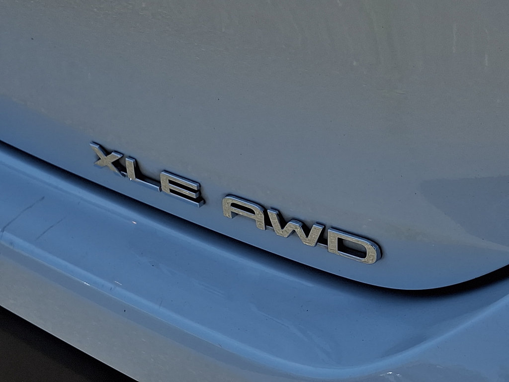 Used 2022 Toyota Highlander XLE AWD/4WD image 20