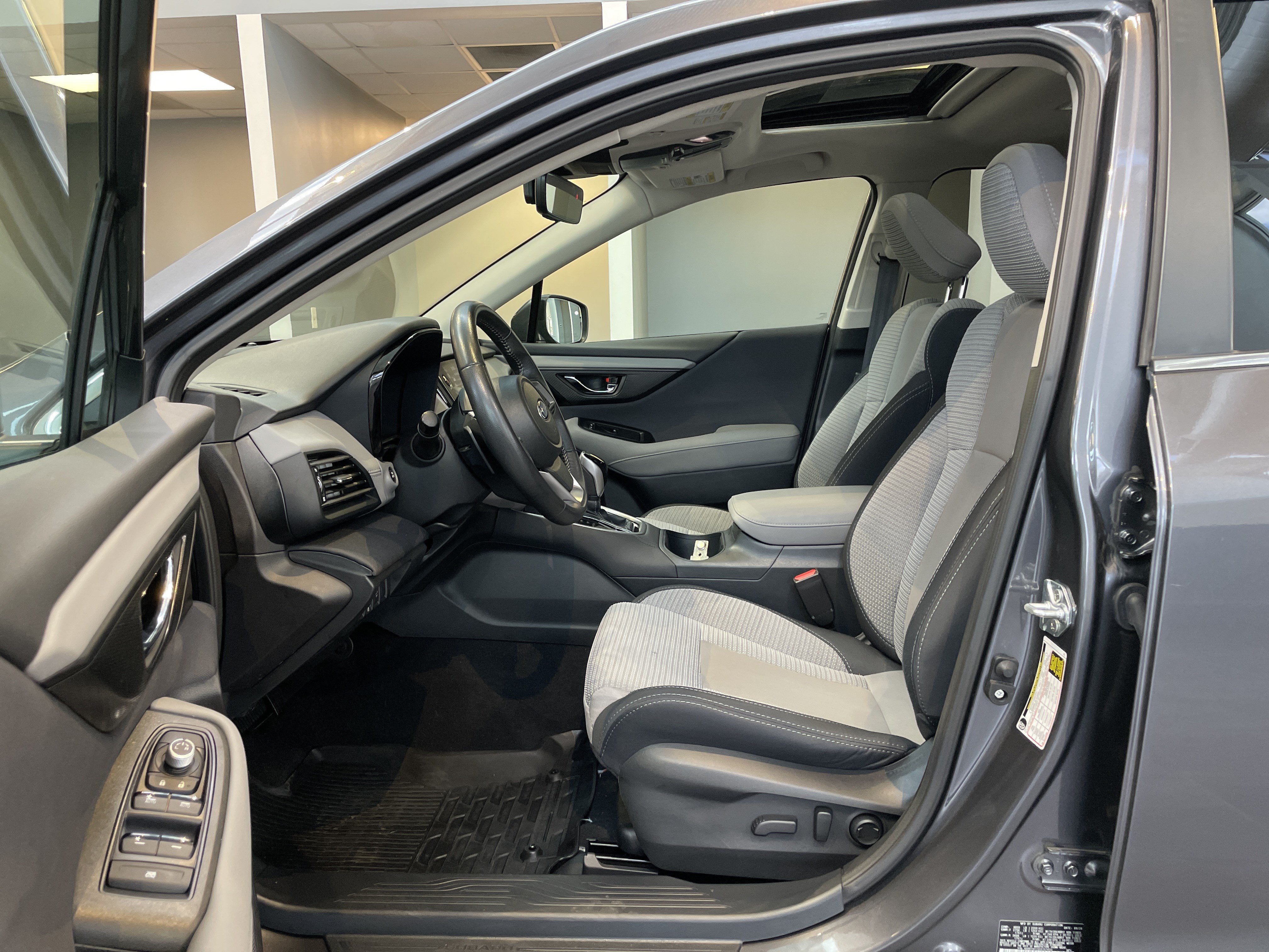 Used 2025 Subaru Outback Premium w/ Popular Package #1A AWD/4WD image 17