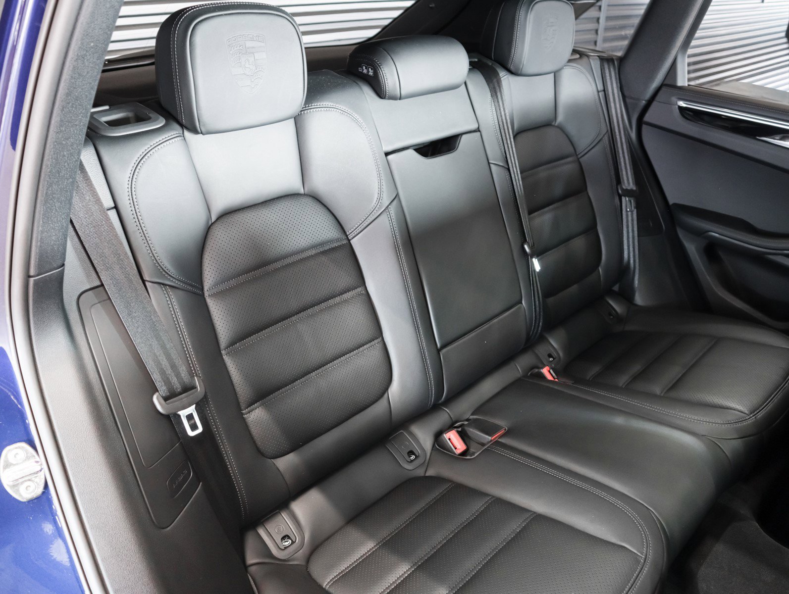 Certified 2025 Porsche Macan T image 6