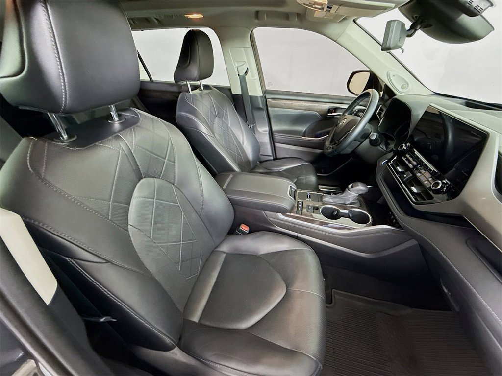 Used 2021 Toyota Highlander Platinum image 29