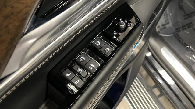 Used 2023 Jeep Grand Wagoneer Series II image 21