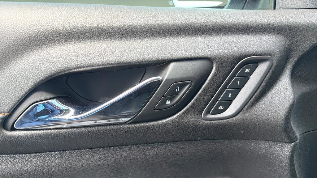 Used 2023 GMC Acadia AT4 w/ Technology Package image 28