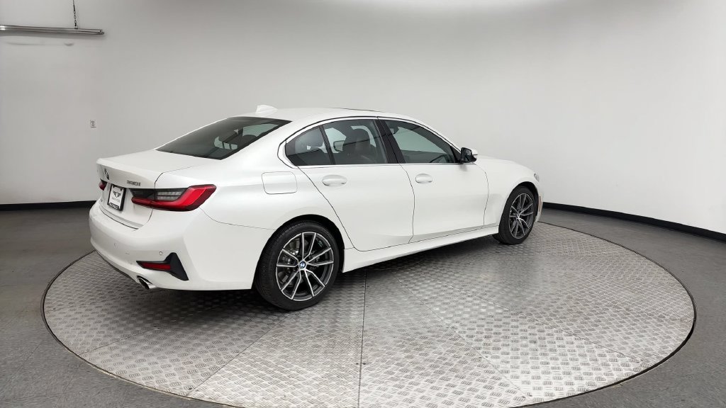Used 2019 BMW 330i xDrive Sedan w/ Convenience Package AWD/4WD image 2