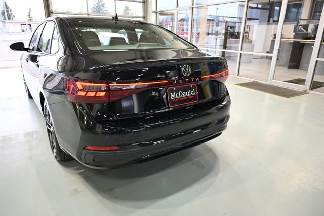 Used 2025 Volkswagen Jetta Sport image 6