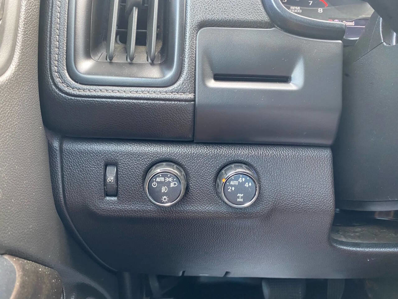 Used 2016 GMC Canyon SLE image 17