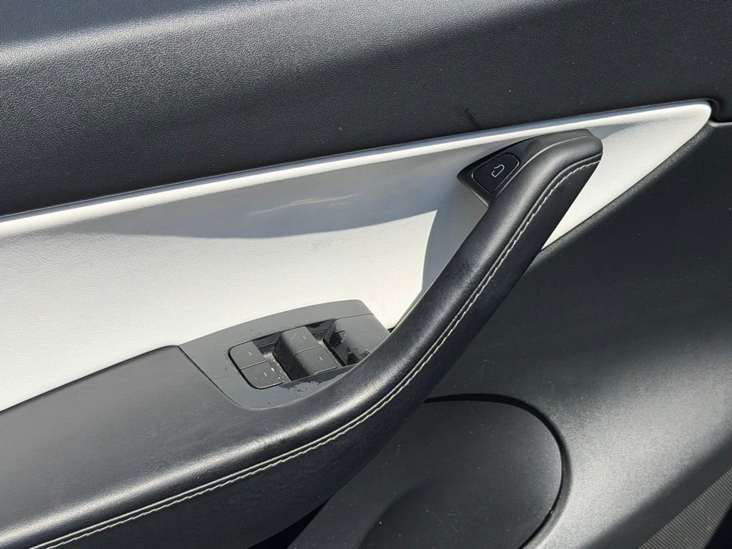 Used 2021 Tesla Model Y Long Range AWD/4WD image 30