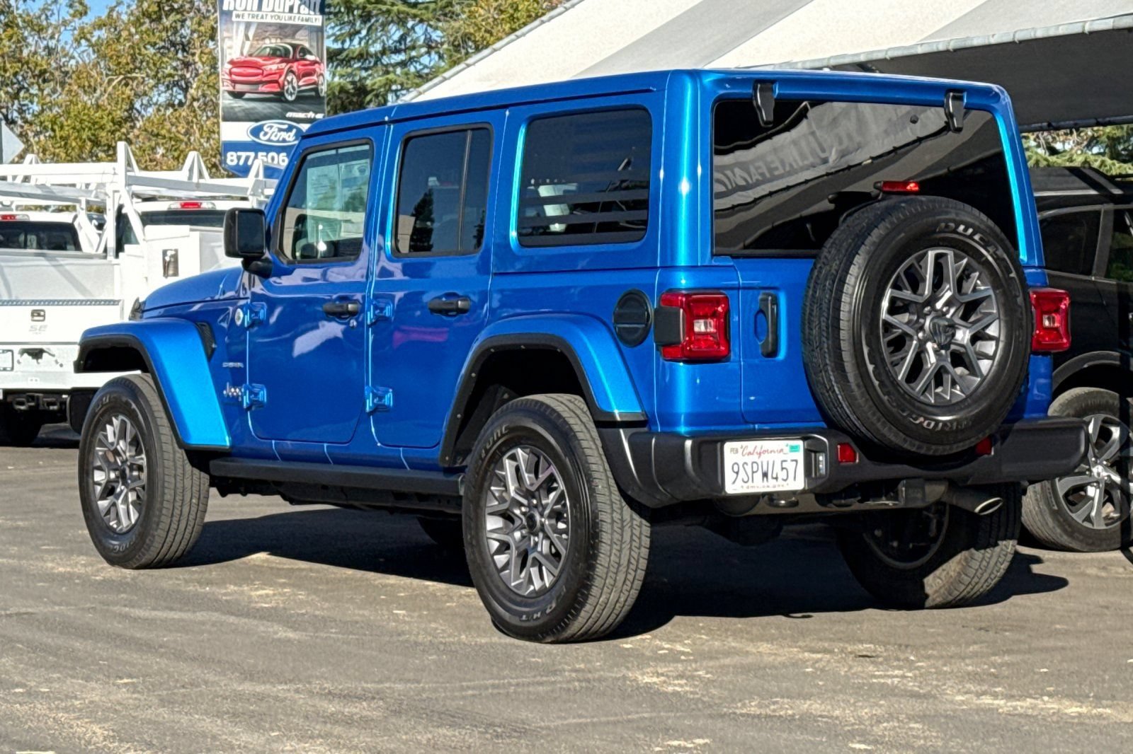Used 2024 Jeep Wrangler Unlimited Sahara AWD/4WD image 6