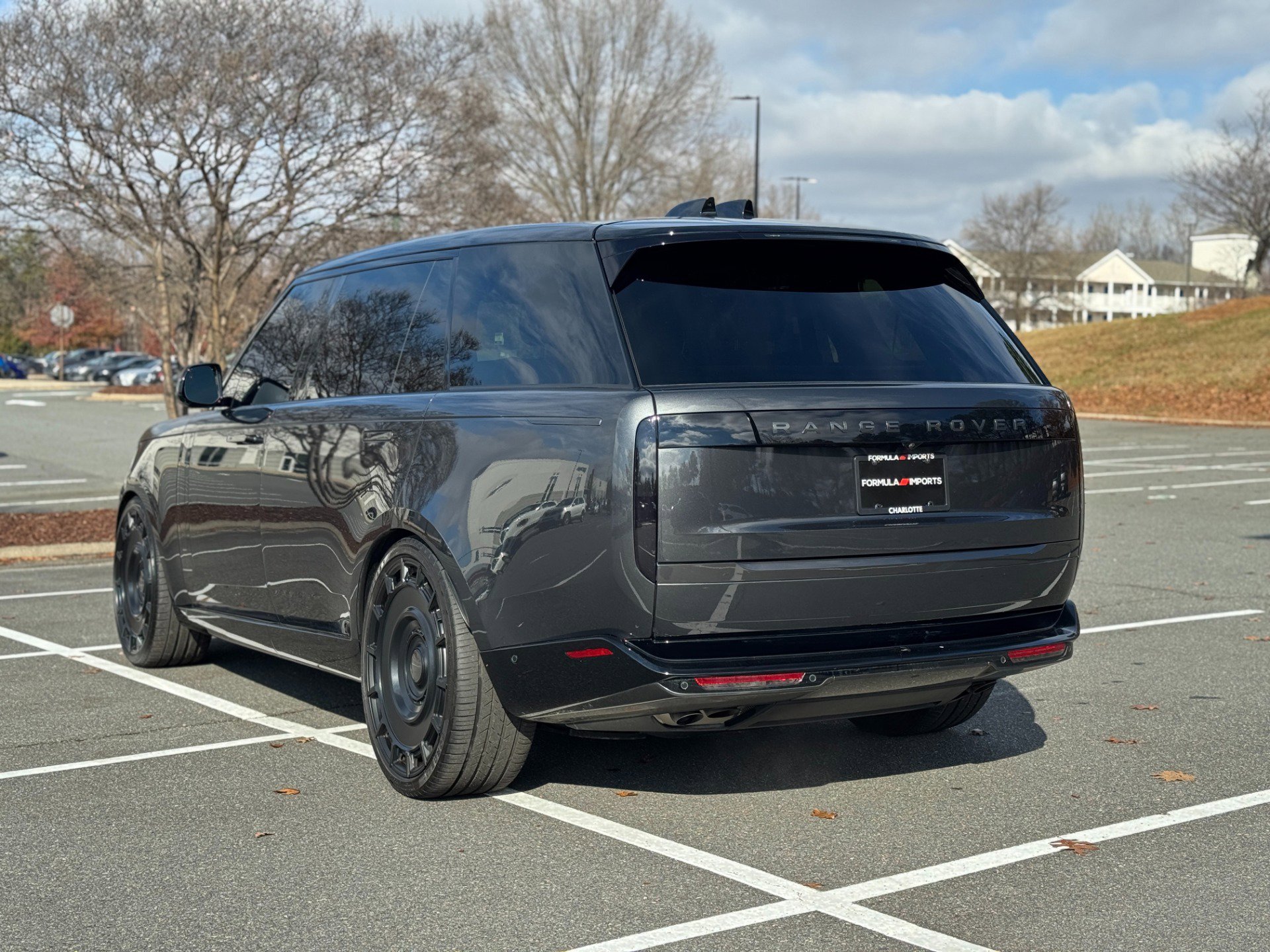 Used 2024 Land Rover Range Rover Long Wheelbase SE image 8