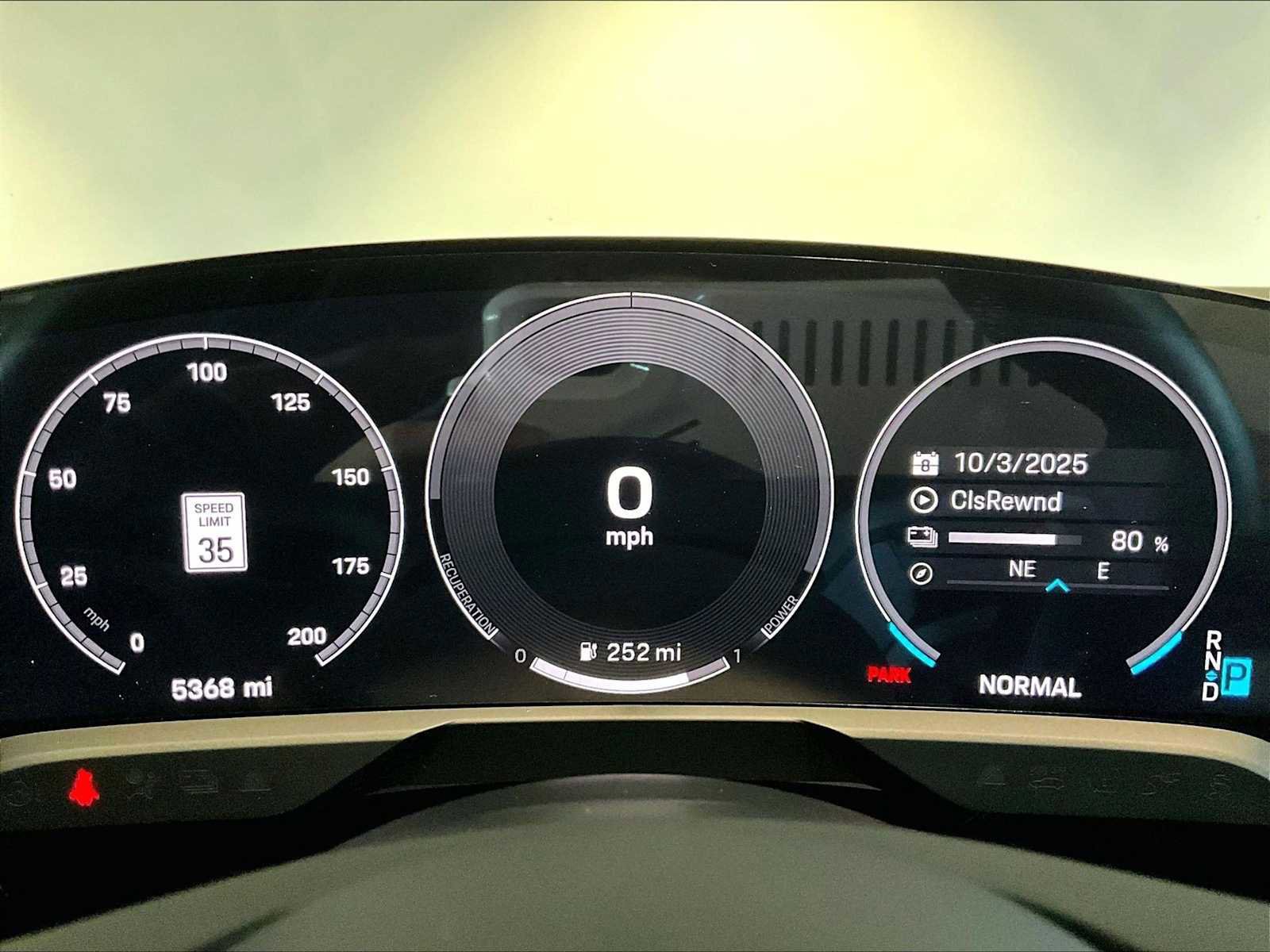 Used 2025 Porsche Taycan image 21