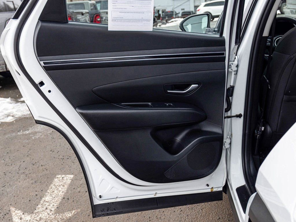 Used 2023 Hyundai Tucson SE image 14