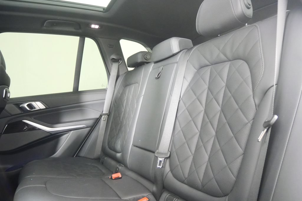 Used 2024 BMW X5 xDrive40i w/ M Sport Package AWD/4WD image 15