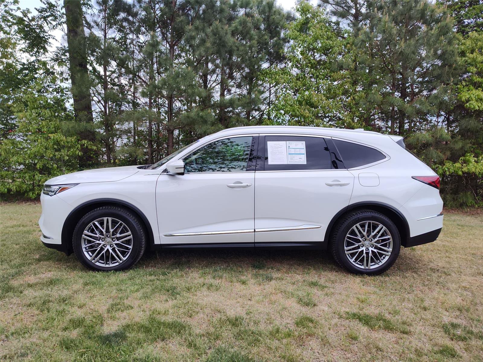 Used 2023 Acura MDX SH-AWD w/ Advance Package image 2