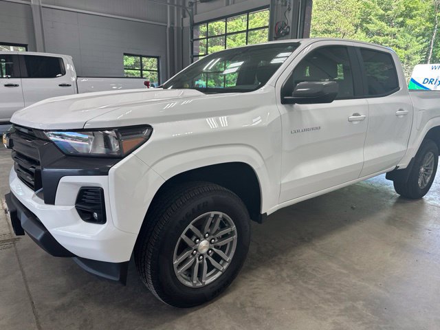 Used 2024 Chevrolet Colorado LT w/ LT Convenience Package II AWD/4WD image 4