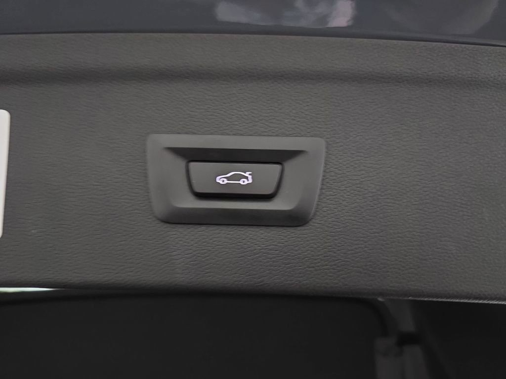 Used 2023 BMW iX xDrive50 w/ Premium Package image 16