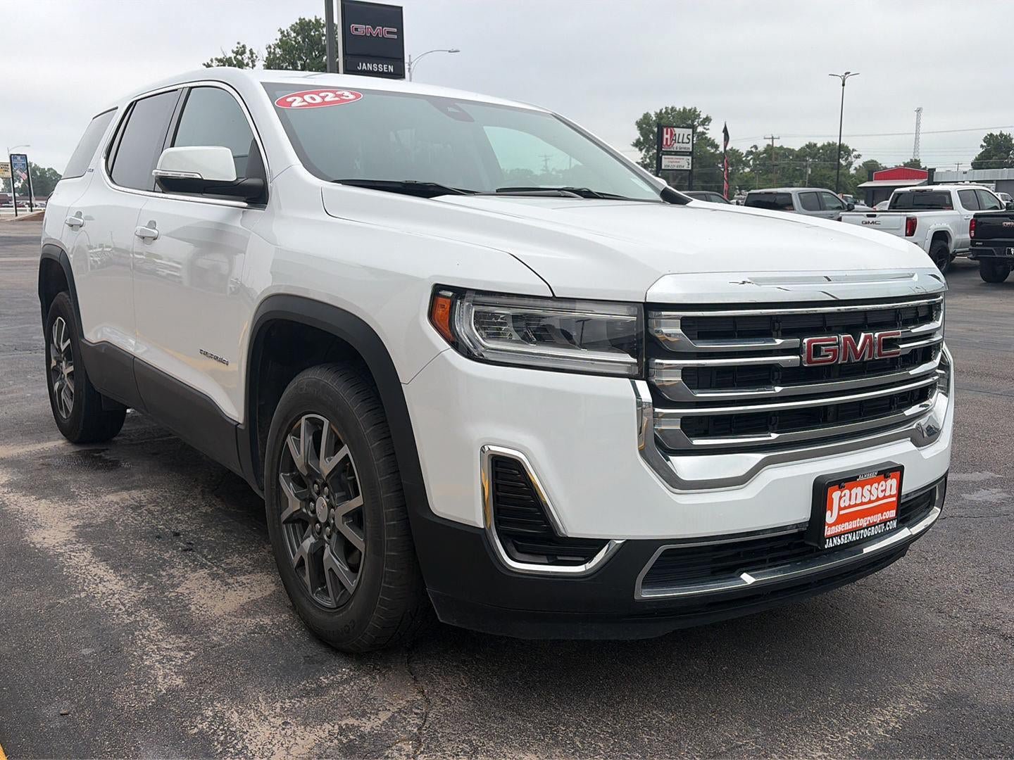 Used 2023 GMC Acadia SLE AWD/4WD image 4