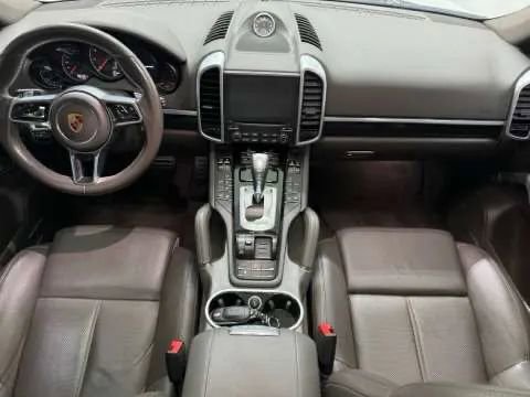 Used 2018 Porsche Cayenne Platinum Edition image 2