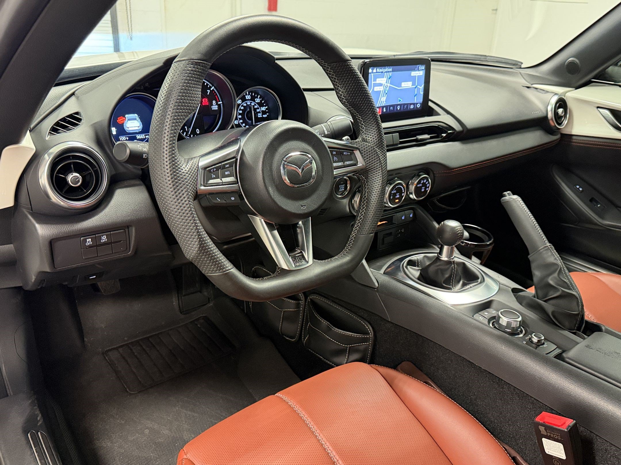 Used 2023 MAZDA MX-5 Miata Grand Touring RWD image 29