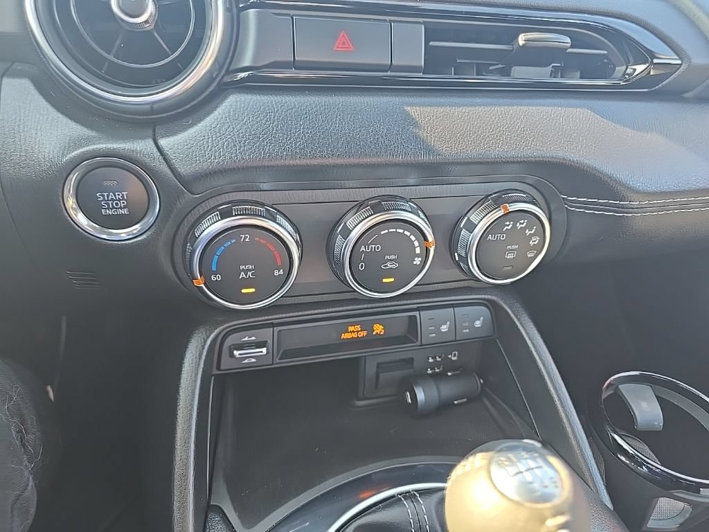 Used 2022 MAZDA MX-5 Miata RF Grand Touring RWD image 16