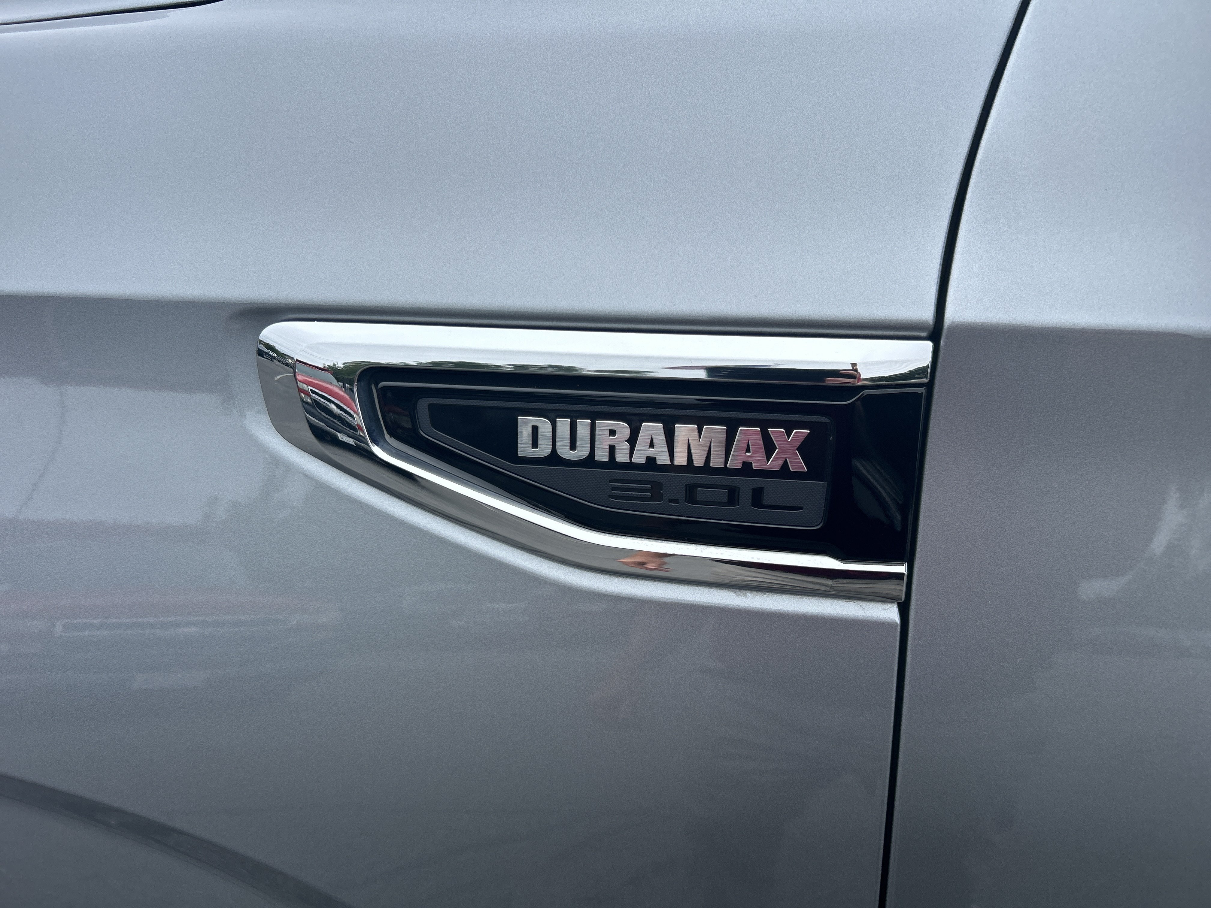 Certified 2023 GMC Yukon XL SLT w/ SLT Premium Package AWD/4WD image 4