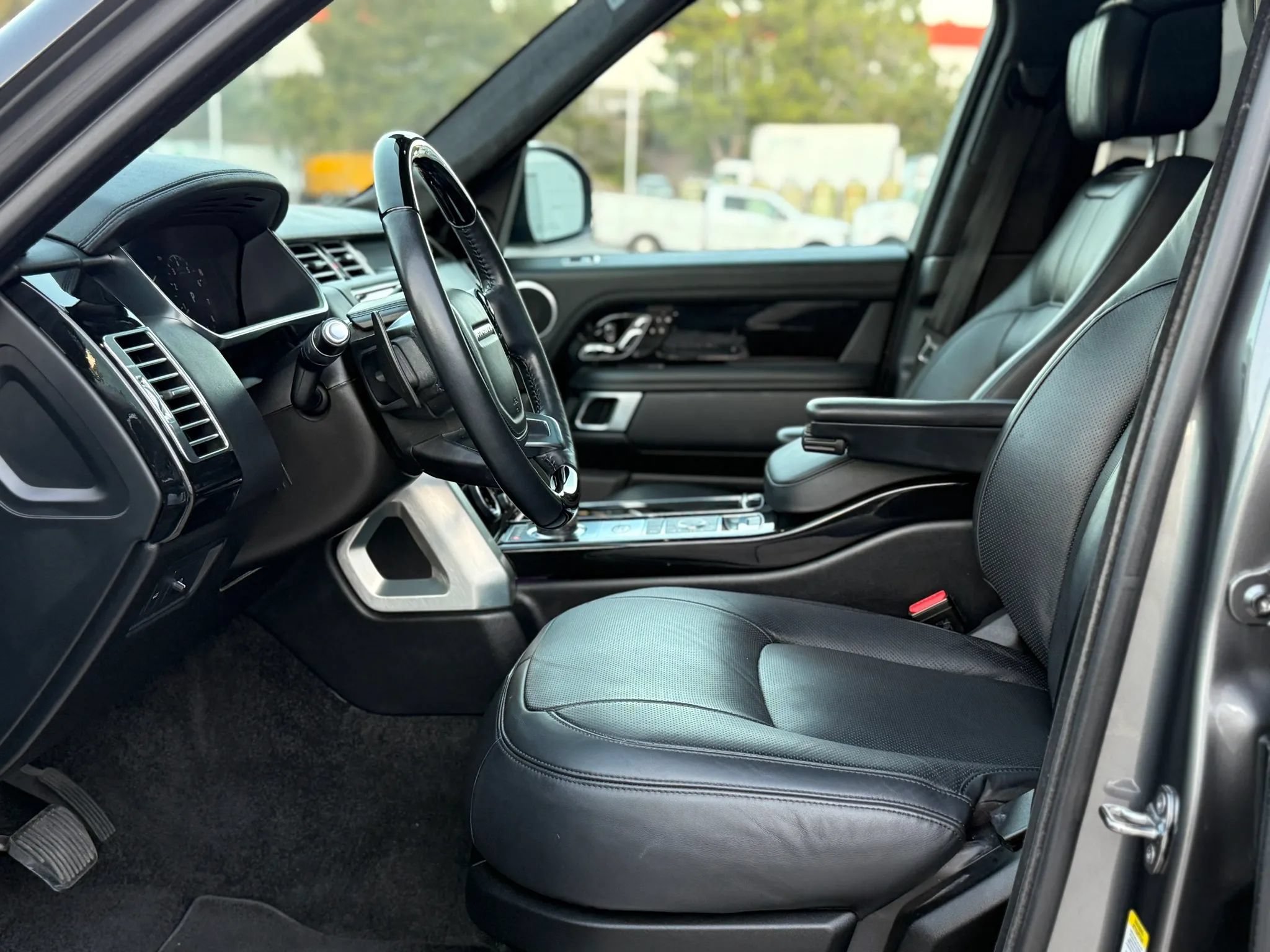 Used 2019 Land Rover Range Rover Long Wheelbase Supercharged AWD/4WD image 34