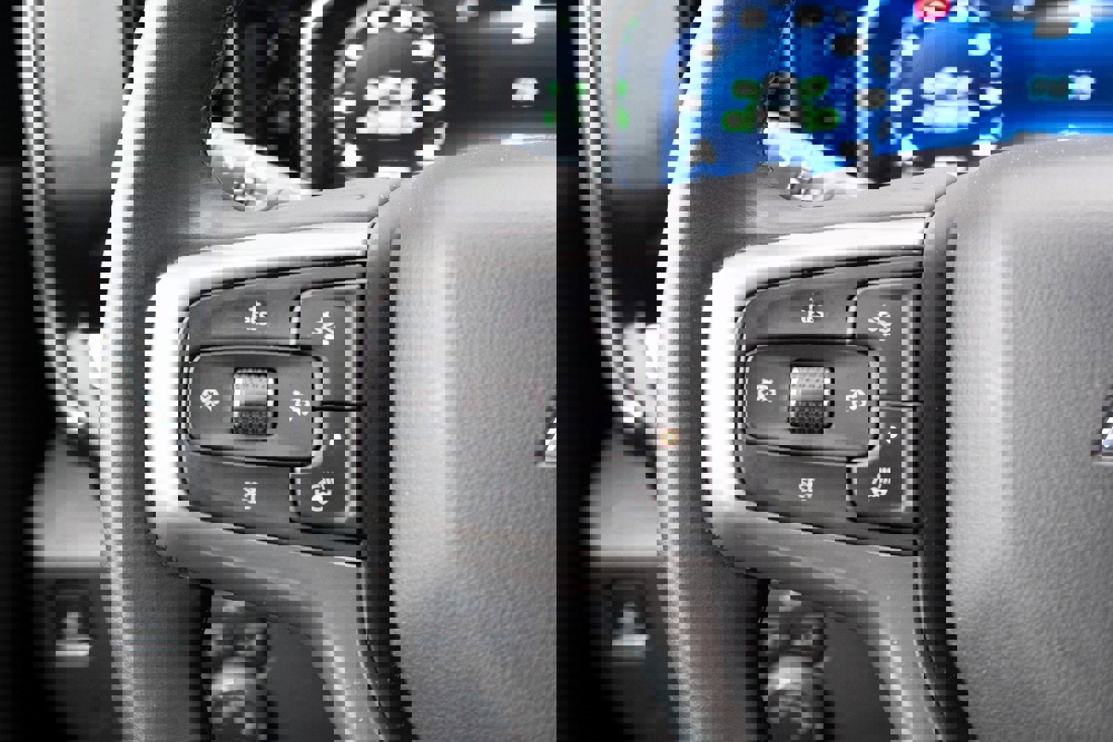 Used 2025 Chevrolet Silverado 1500 LT image 6