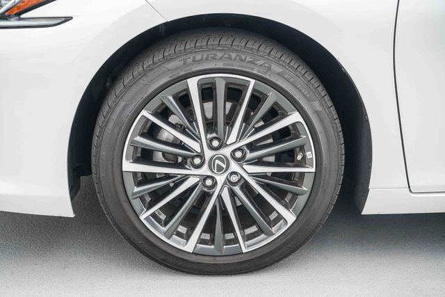 Used 2025 Lexus ES 300h w/ Premium Package FWD image 8
