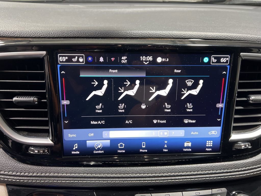 Used 2024 Chrysler Pacifica Limited image 34