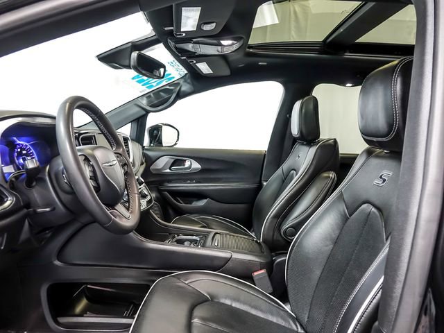 Used 2025 Chrysler Pacifica Limited FWD image 13