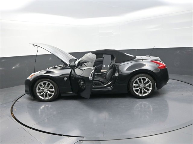 Used 2010 Nissan 370Z Touring image 34