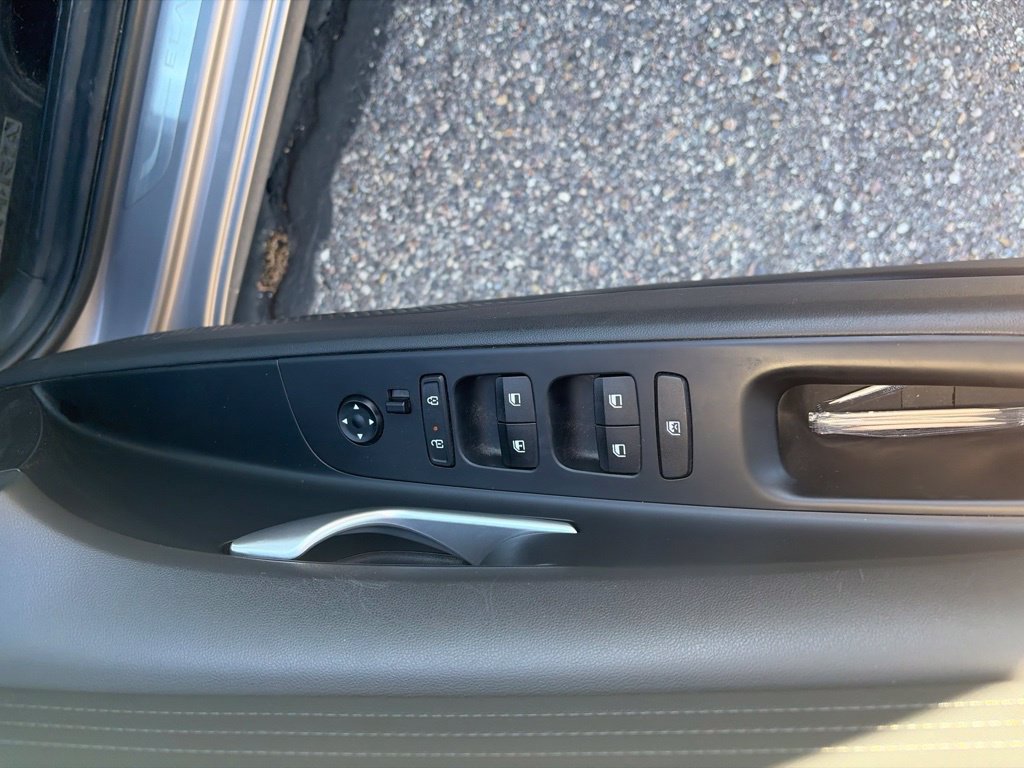 Used 2024 Hyundai Elantra SE FWD image 10