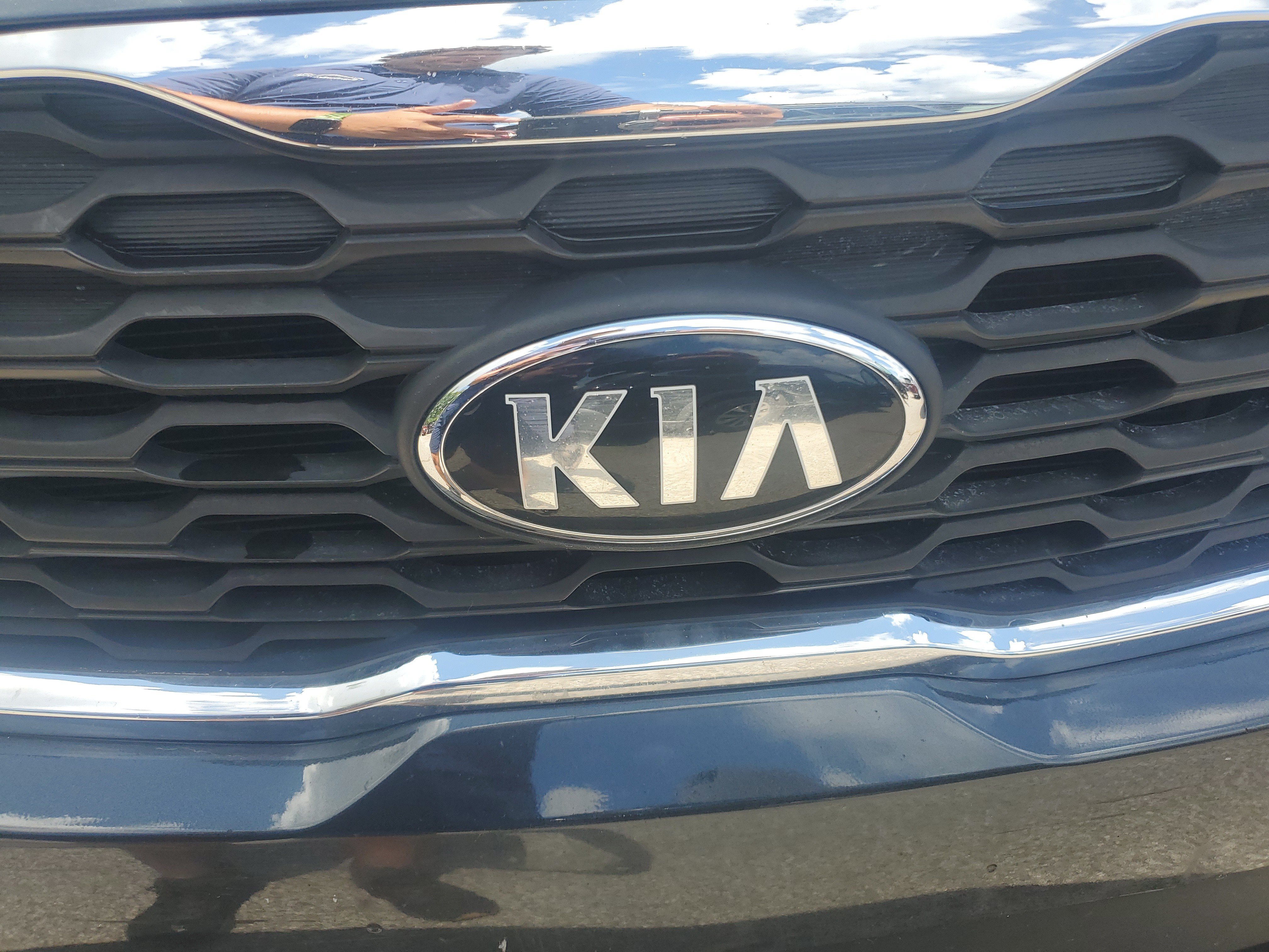 Used 2020 Kia Sorento LX FWD image 4