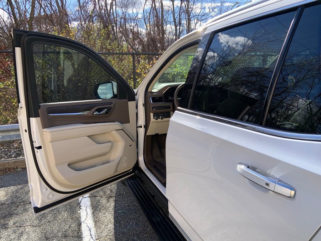 Used 2024 GMC Yukon Denali w/ Advanced Technology Package image 13