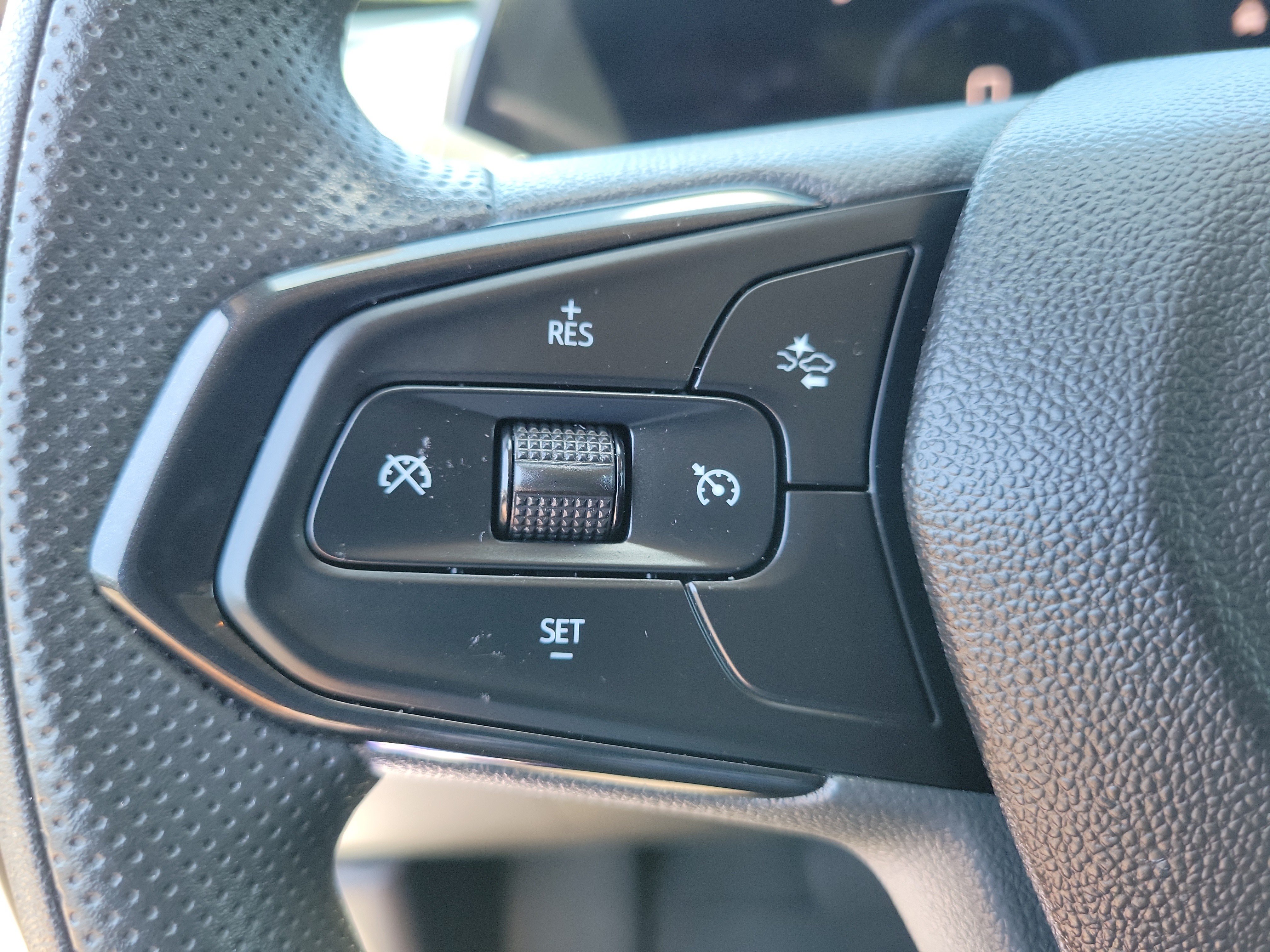 Used 2025 Chevrolet Trax LT FWD image 23
