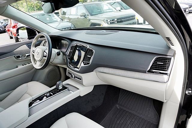 Used 2025 Volvo XC90 B6 Plus w/ Protection Package Premier image 10