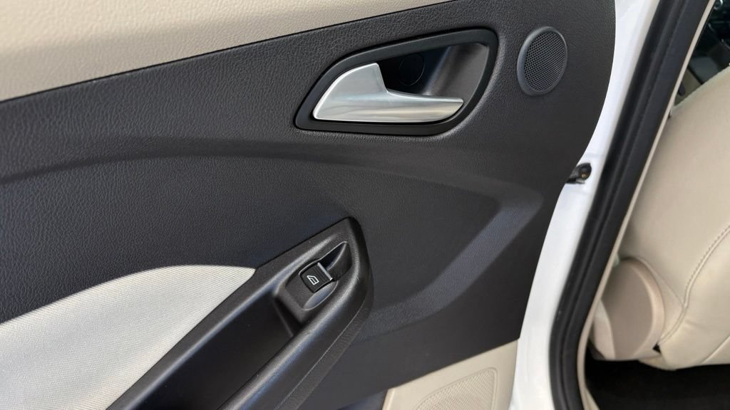 Used 2014 Ford Focus Electric Hatchback FWD image 19