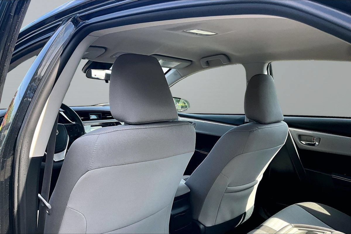 Used 2017 Toyota Corolla LE w/ Carpet Mat Package (TMS) FWD image 17