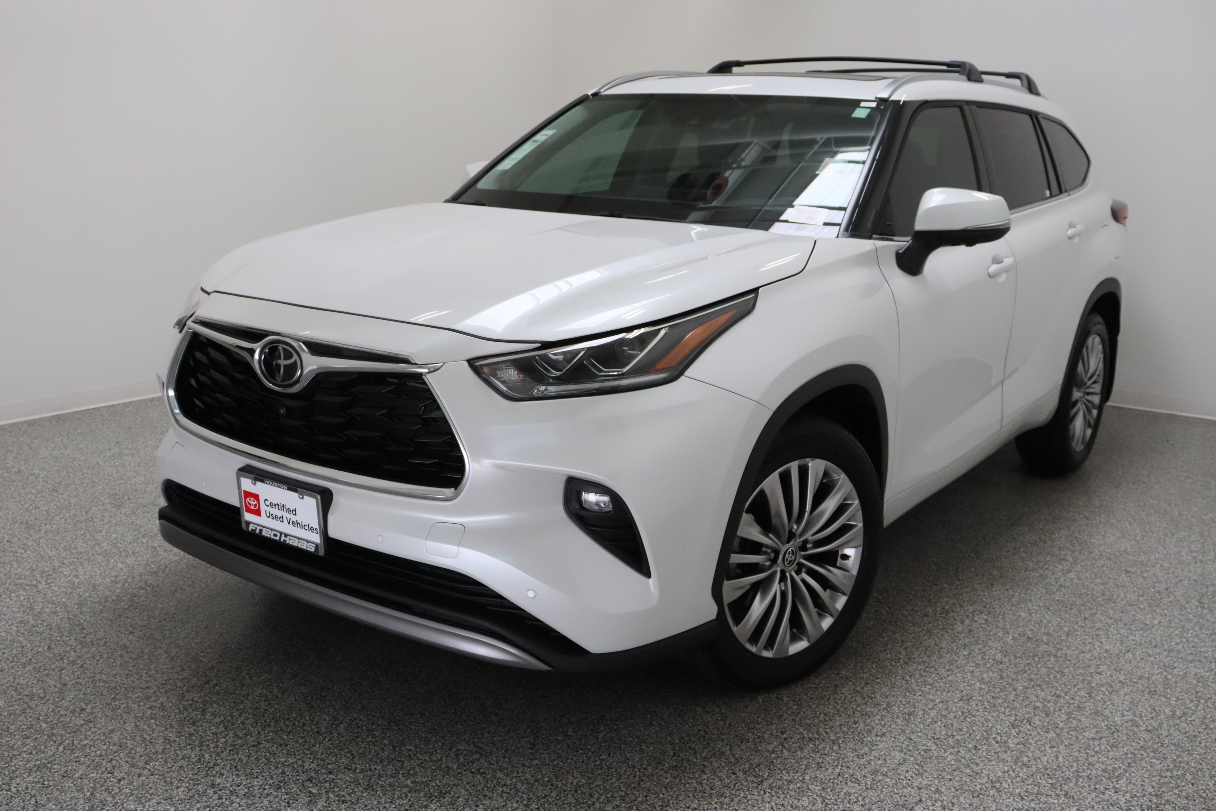 Certified 2026 Toyota Highlander Platinum AWD/4WD image 2