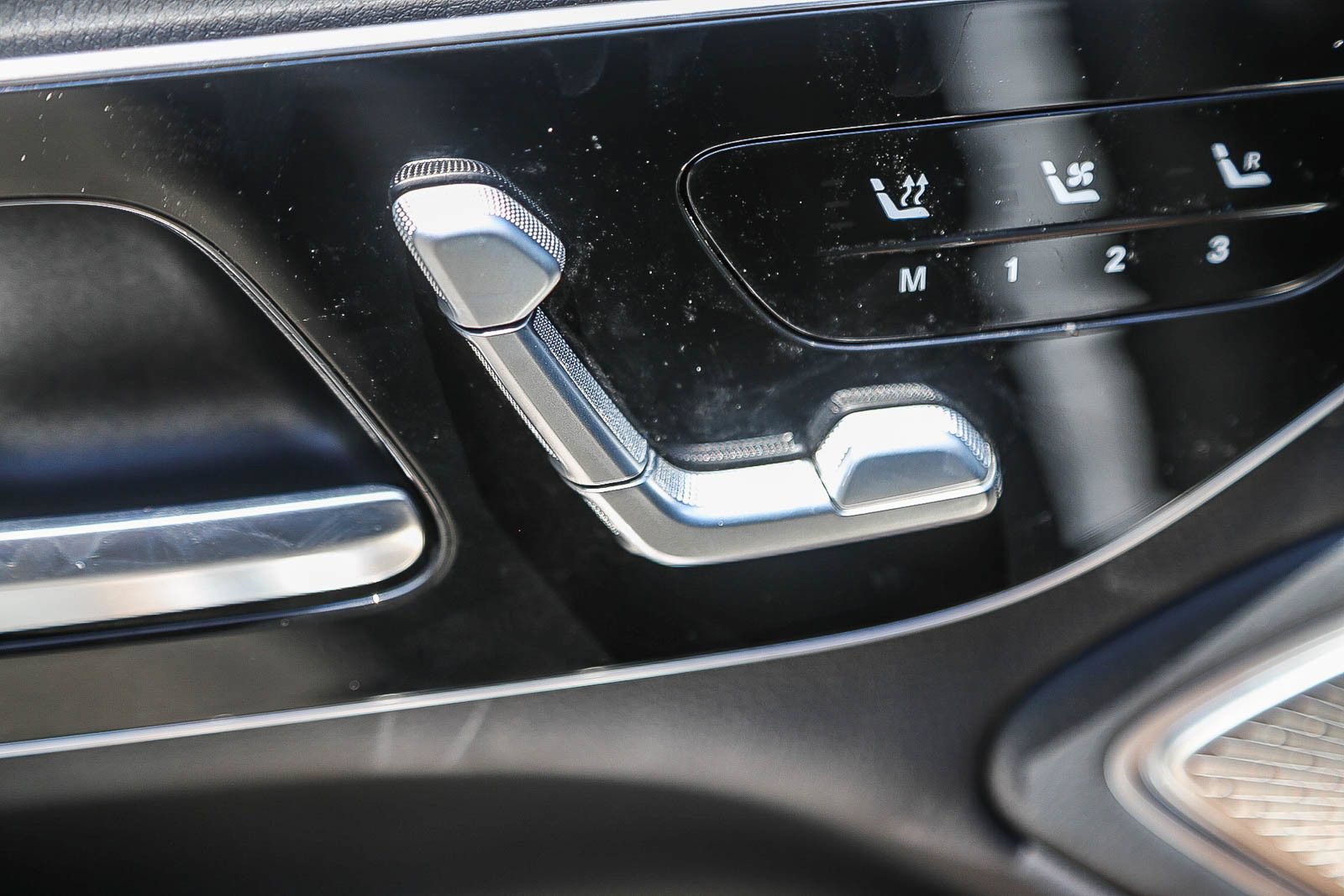 Used 2023 Mercedes-Benz EQS 580 4MATIC Sedan image 20